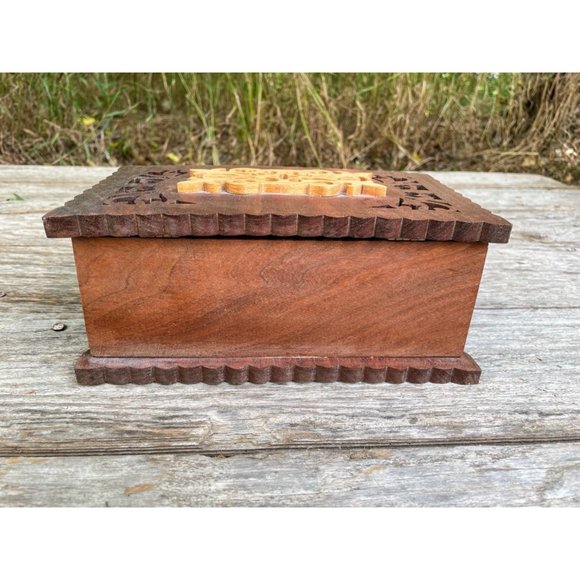 Vintage Cut Out Wood Box Two Toned Wood - Picture 5 of 9